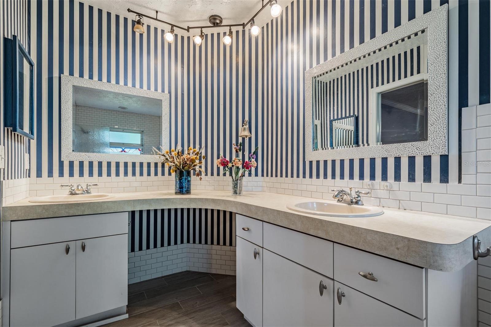 Image 16 of 32 For 7450 Lake Forest Circle