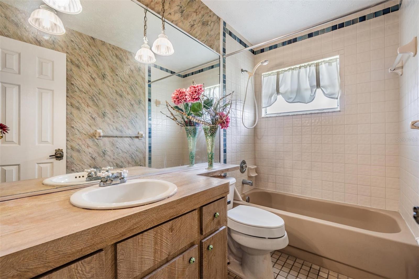 Image 19 of 32 For 7450 Lake Forest Circle