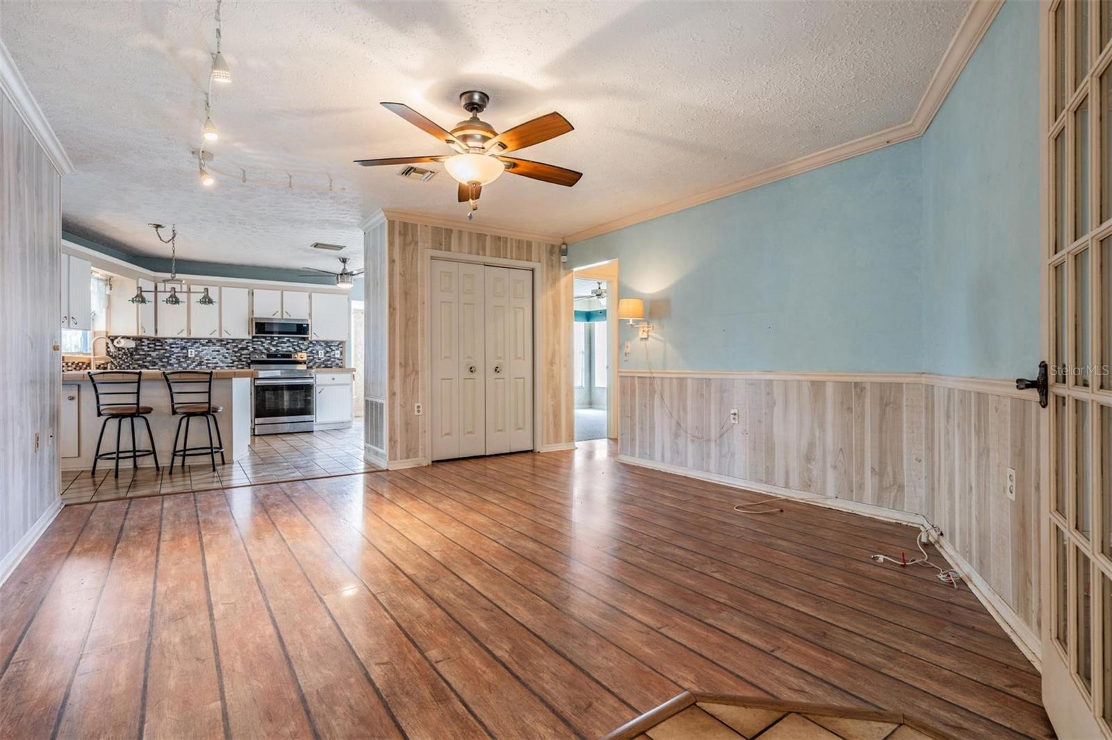 Image 7 of 32 For 7450 Lake Forest Circle