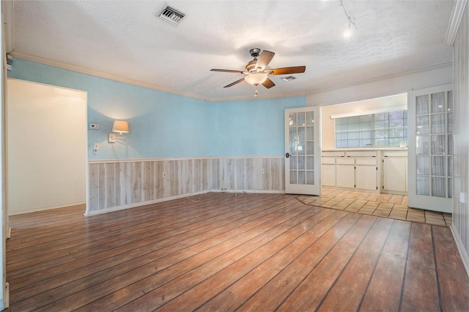 Image 8 of 32 For 7450 Lake Forest Circle