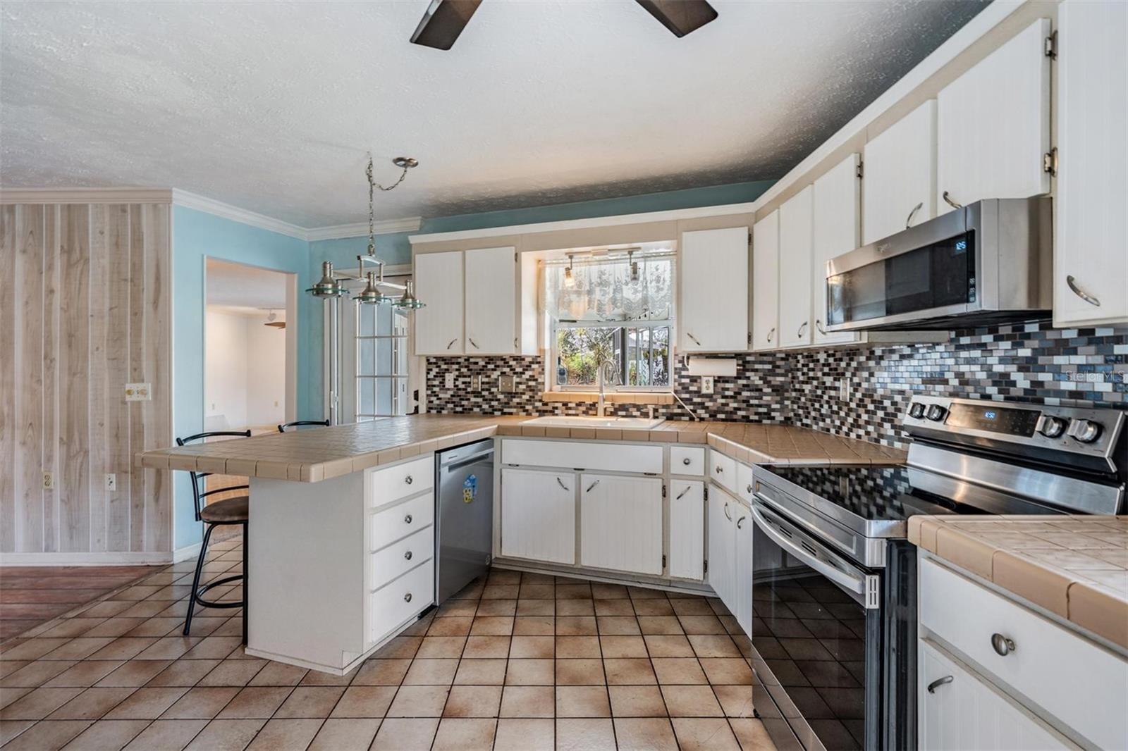 Image 9 of 32 For 7450 Lake Forest Circle