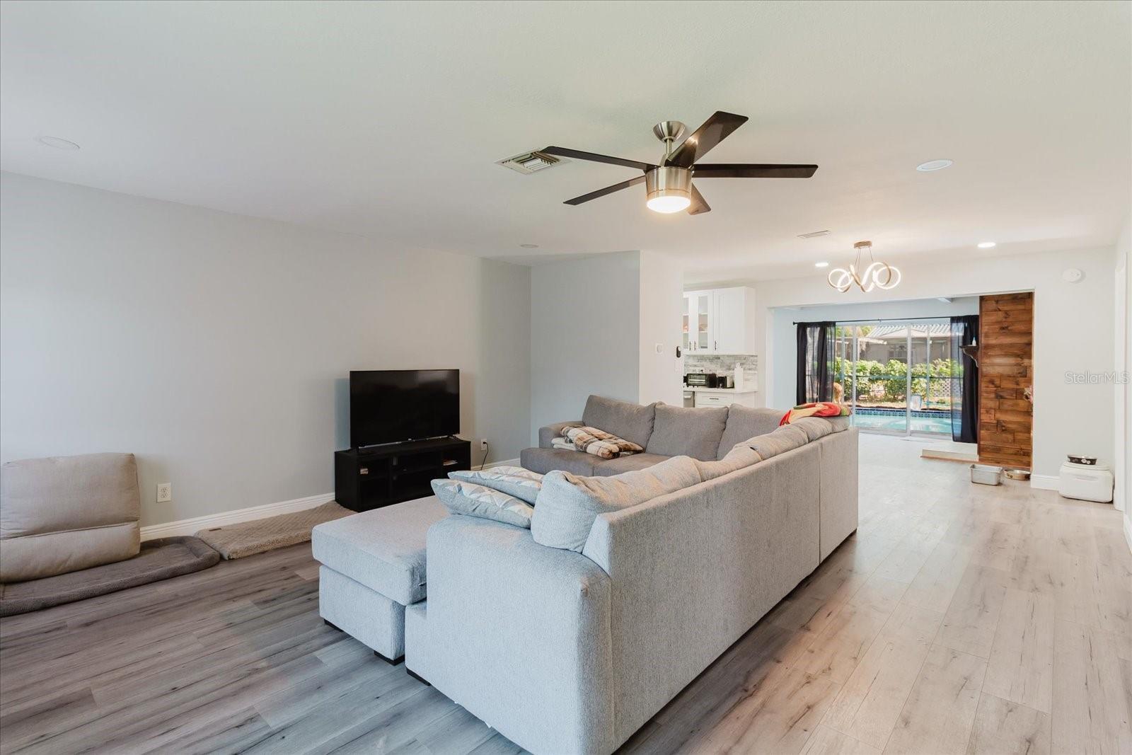 Image 4 of 37 For 1811 Forest Drive