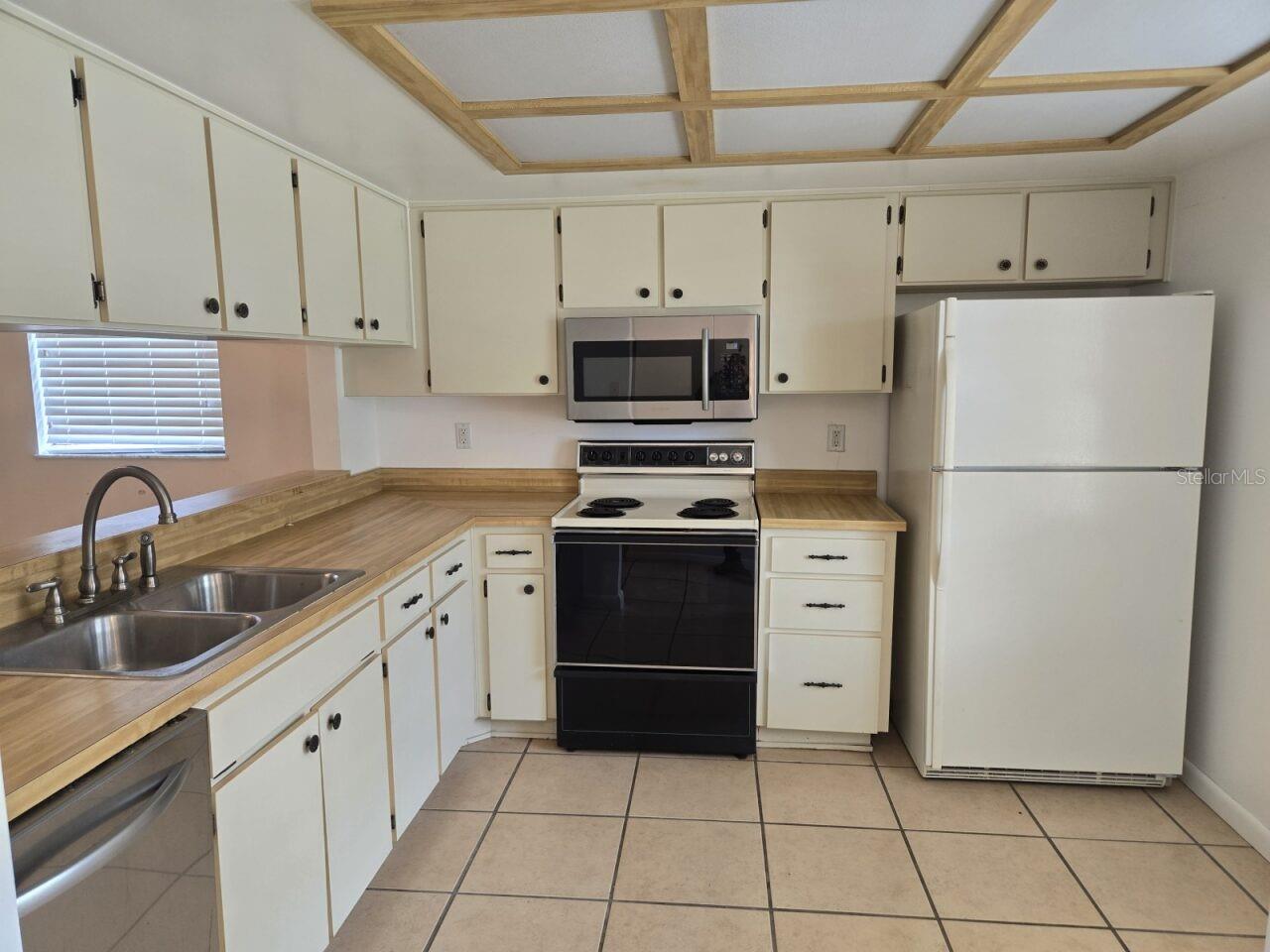 Image 11 of 22 For 38349 Cottonwood Place 1