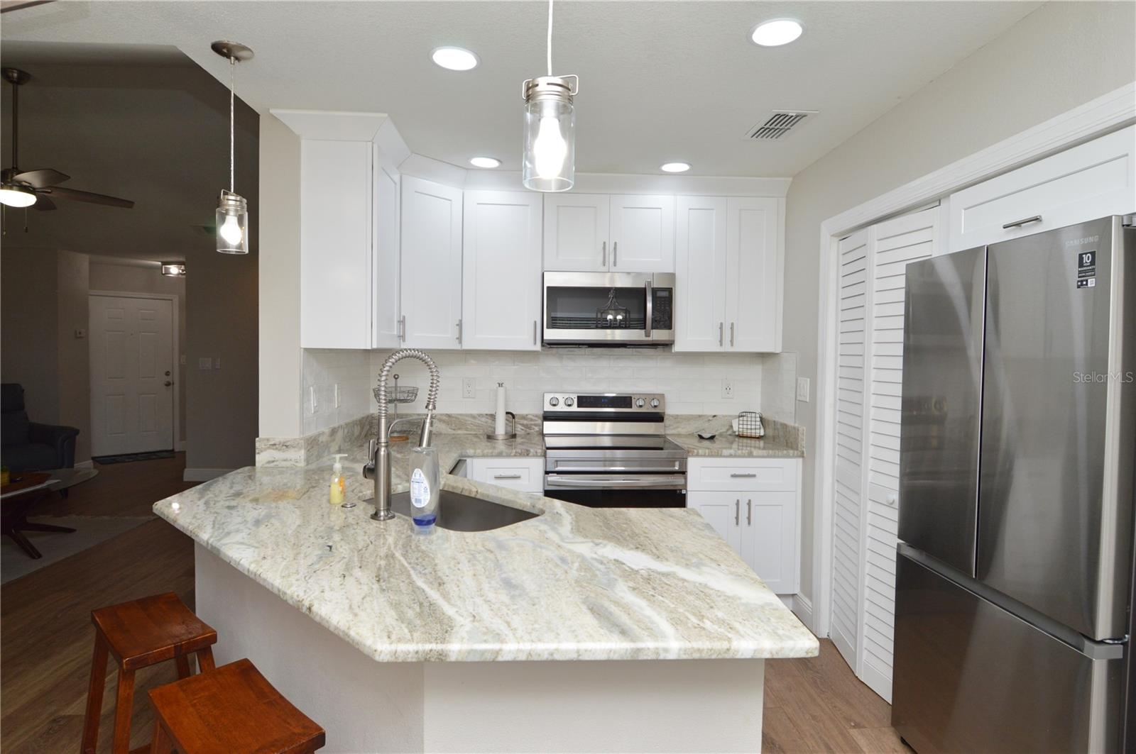 Image 10 of 100 For 8613 Mallard Reserve Drive 202