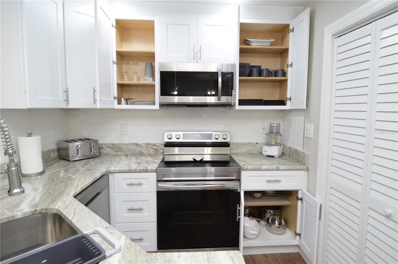 Image 11 of 100 For 8613 Mallard Reserve Drive 202