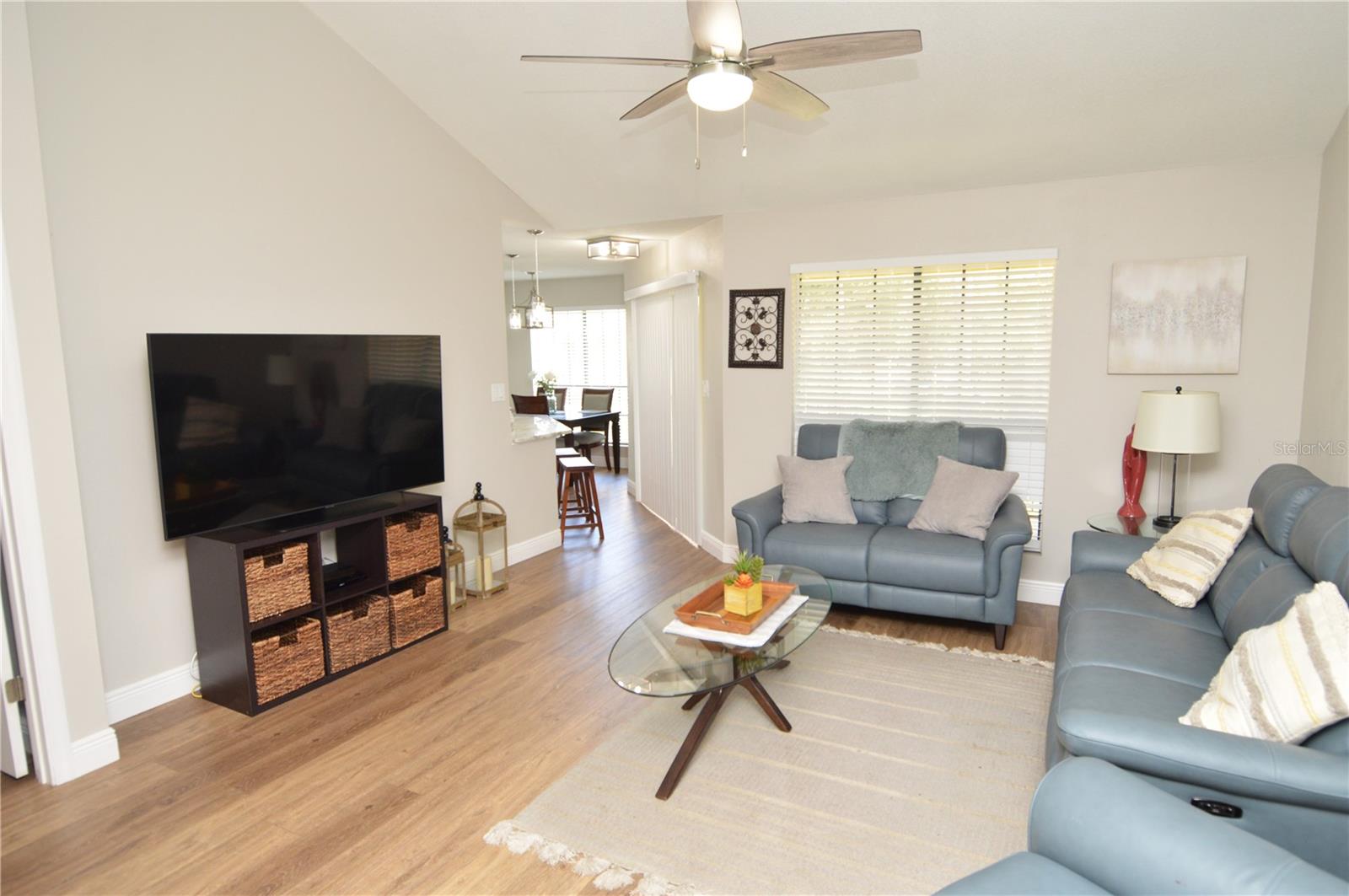 Image 4 of 100 For 8613 Mallard Reserve Drive 202