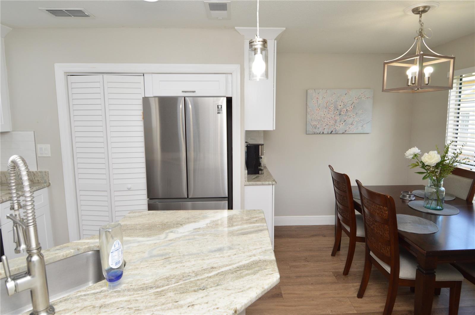 Image 6 of 100 For 8613 Mallard Reserve Drive 202