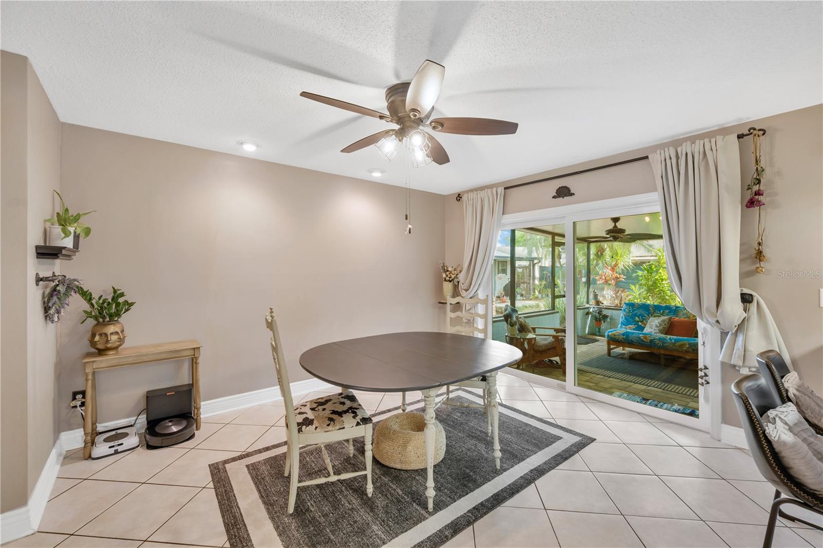 Image 20 of 62 For 13921 Cherry Dale Lane