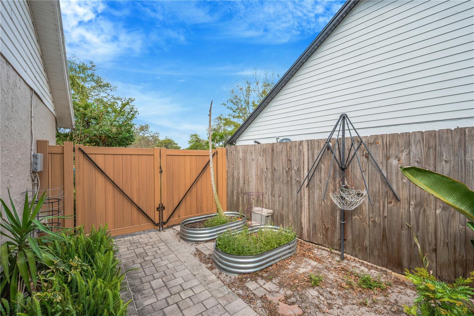 Image 47 of 62 For 13921 Cherry Dale Lane