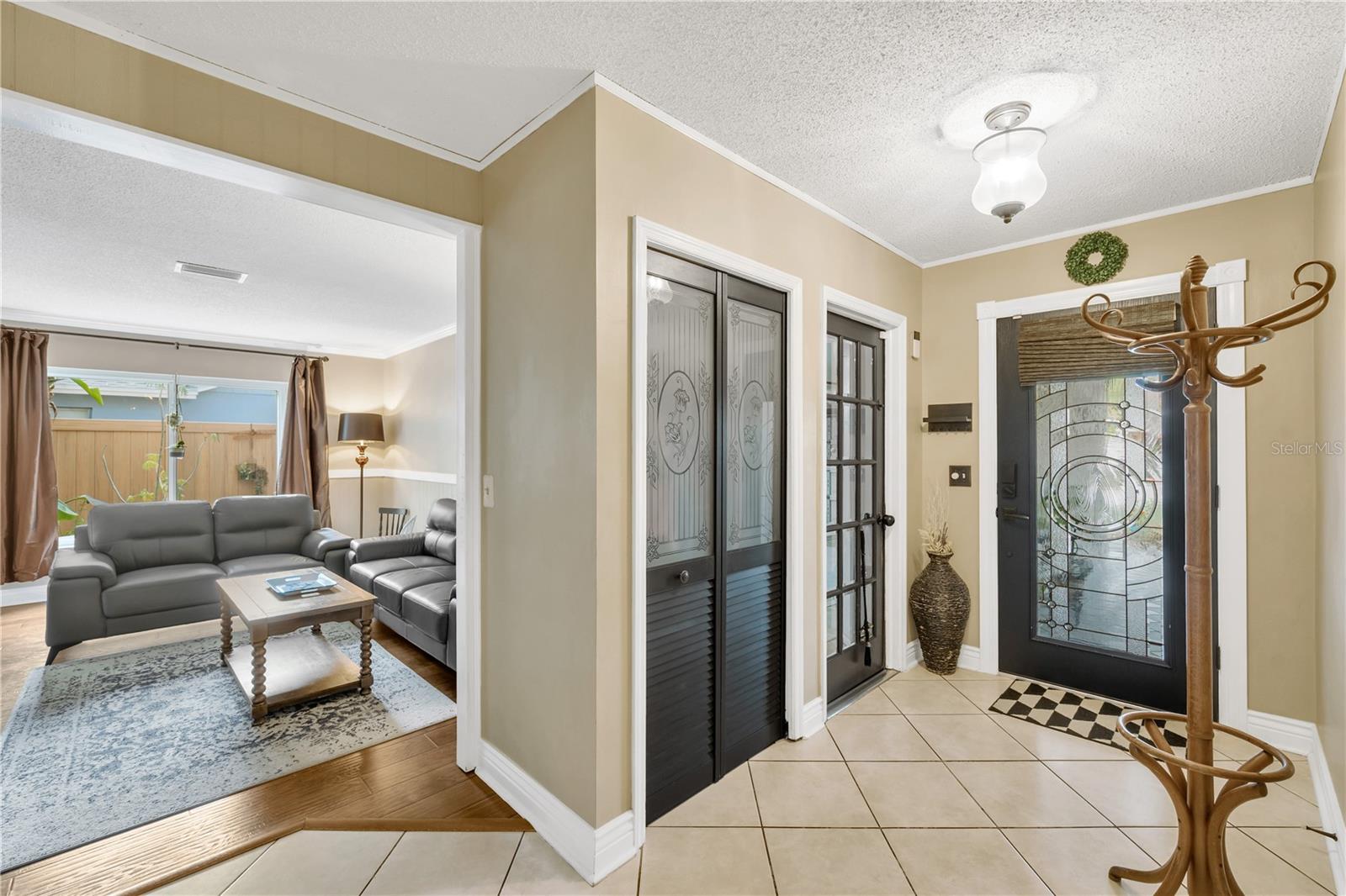 Image 5 of 62 For 13921 Cherry Dale Lane