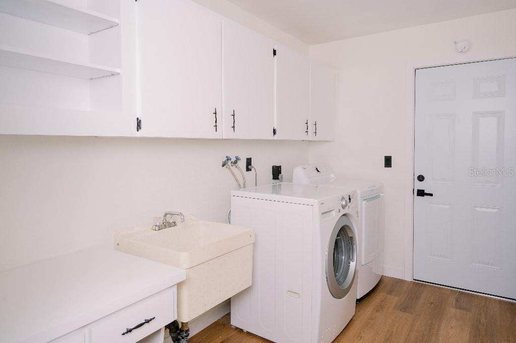 Image 24 of 33 For 219 Corona Avenue