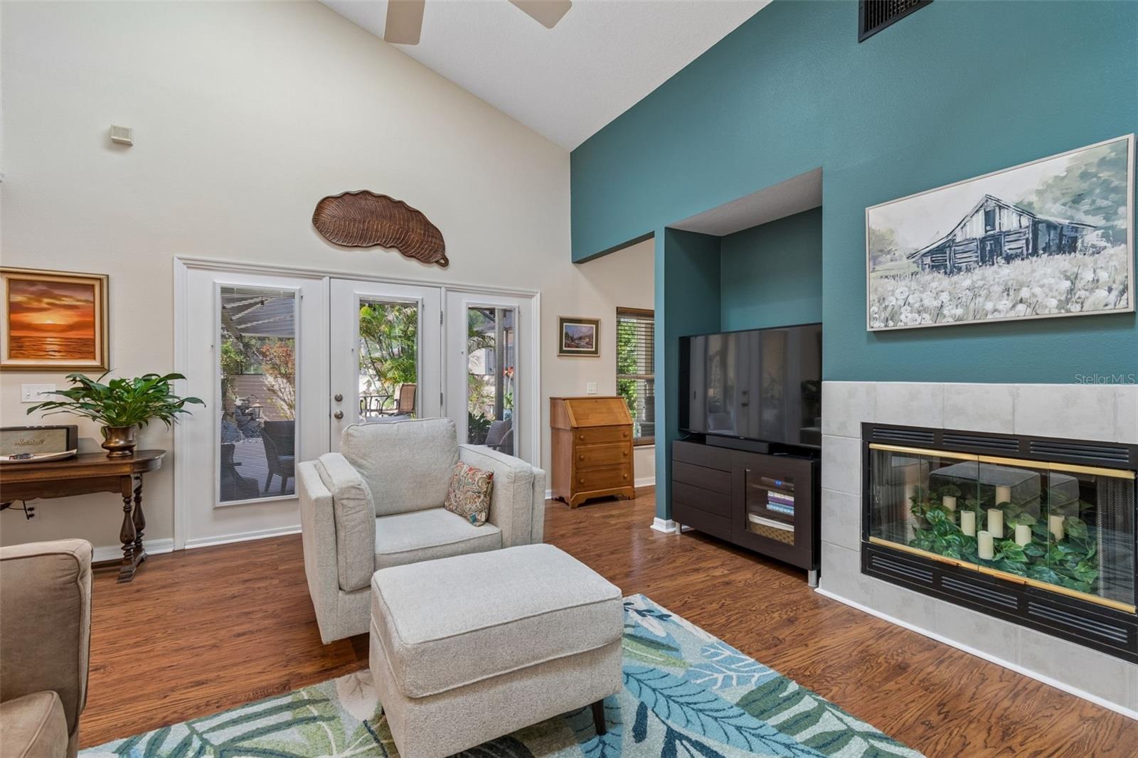 Listing photo id 8 for 5024 Umber Way S