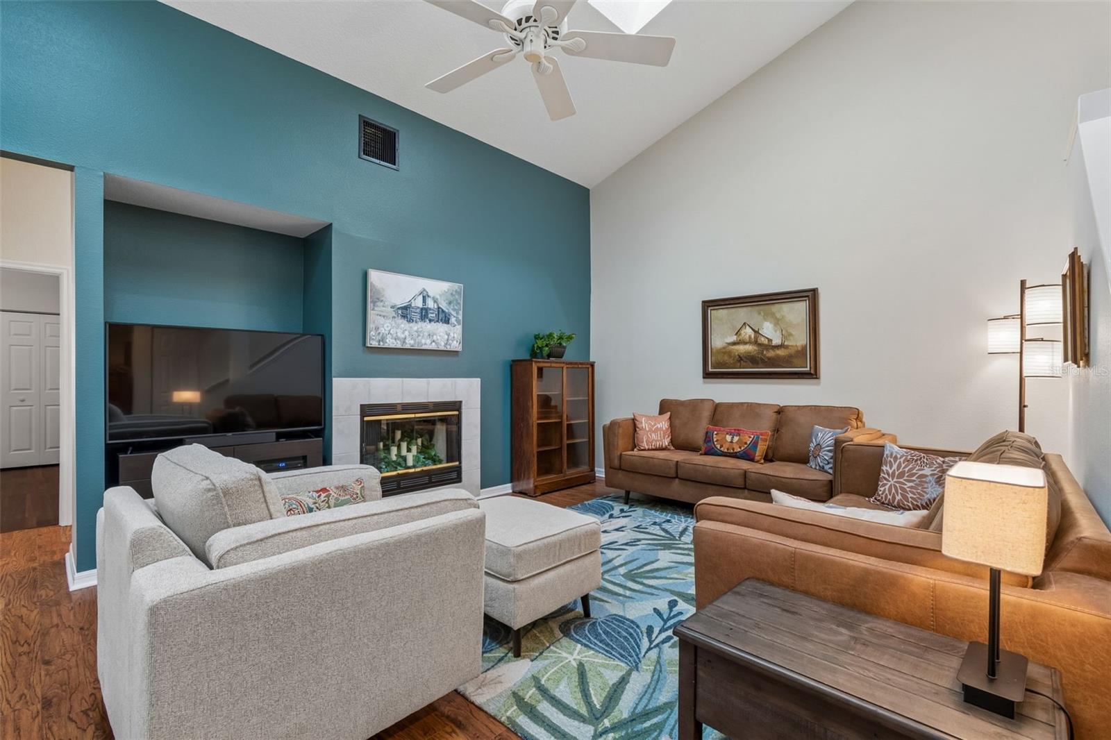 Listing photo id 9 for 5024 Umber Way S