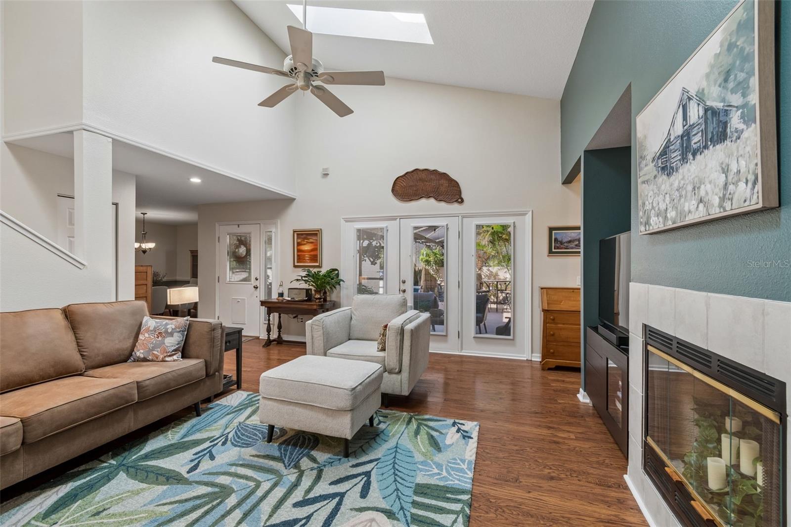 Listing photo id 10 for 5024 Umber Way S