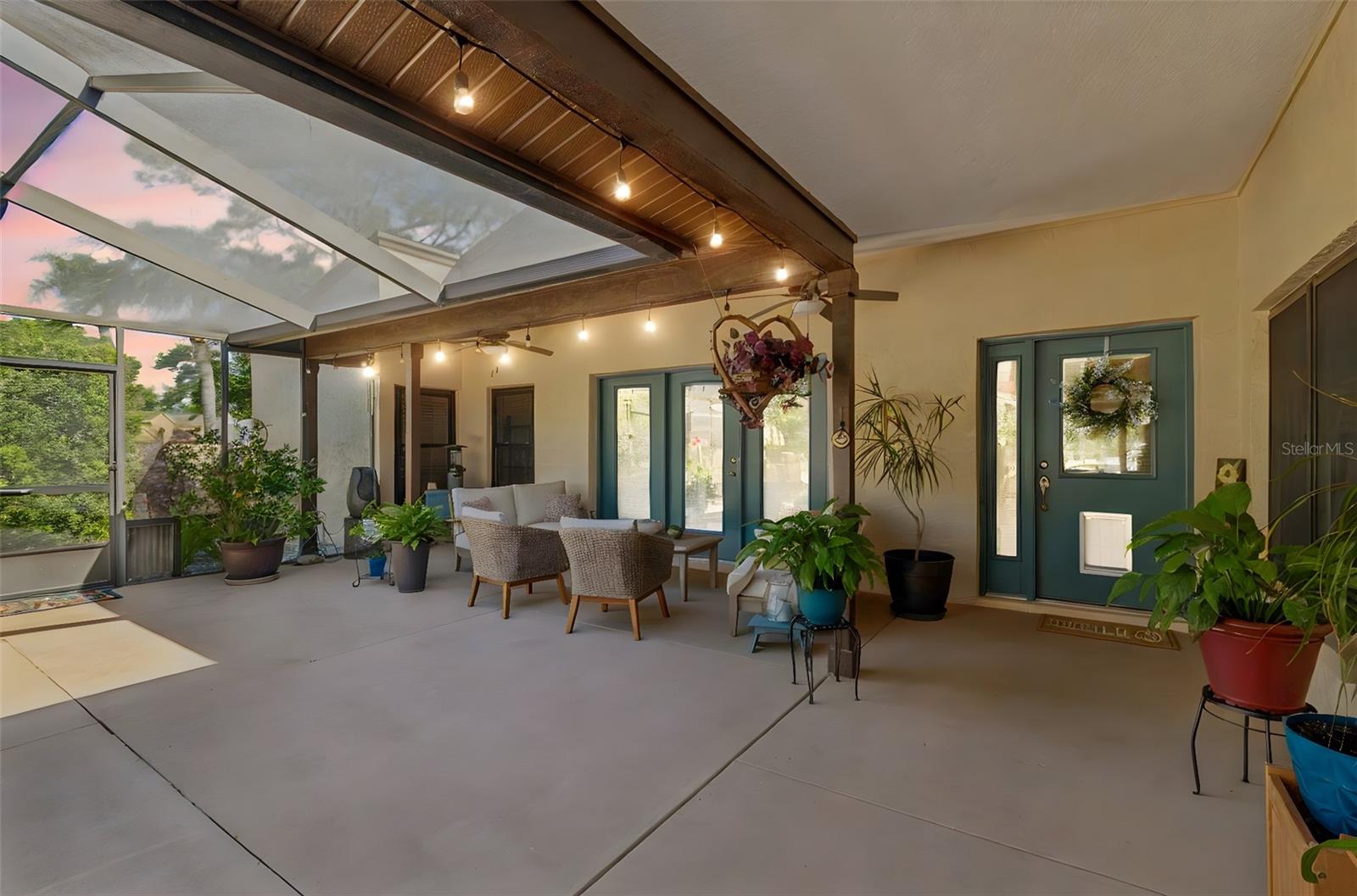 Listing photo id 0 for 5024 Umber Way S