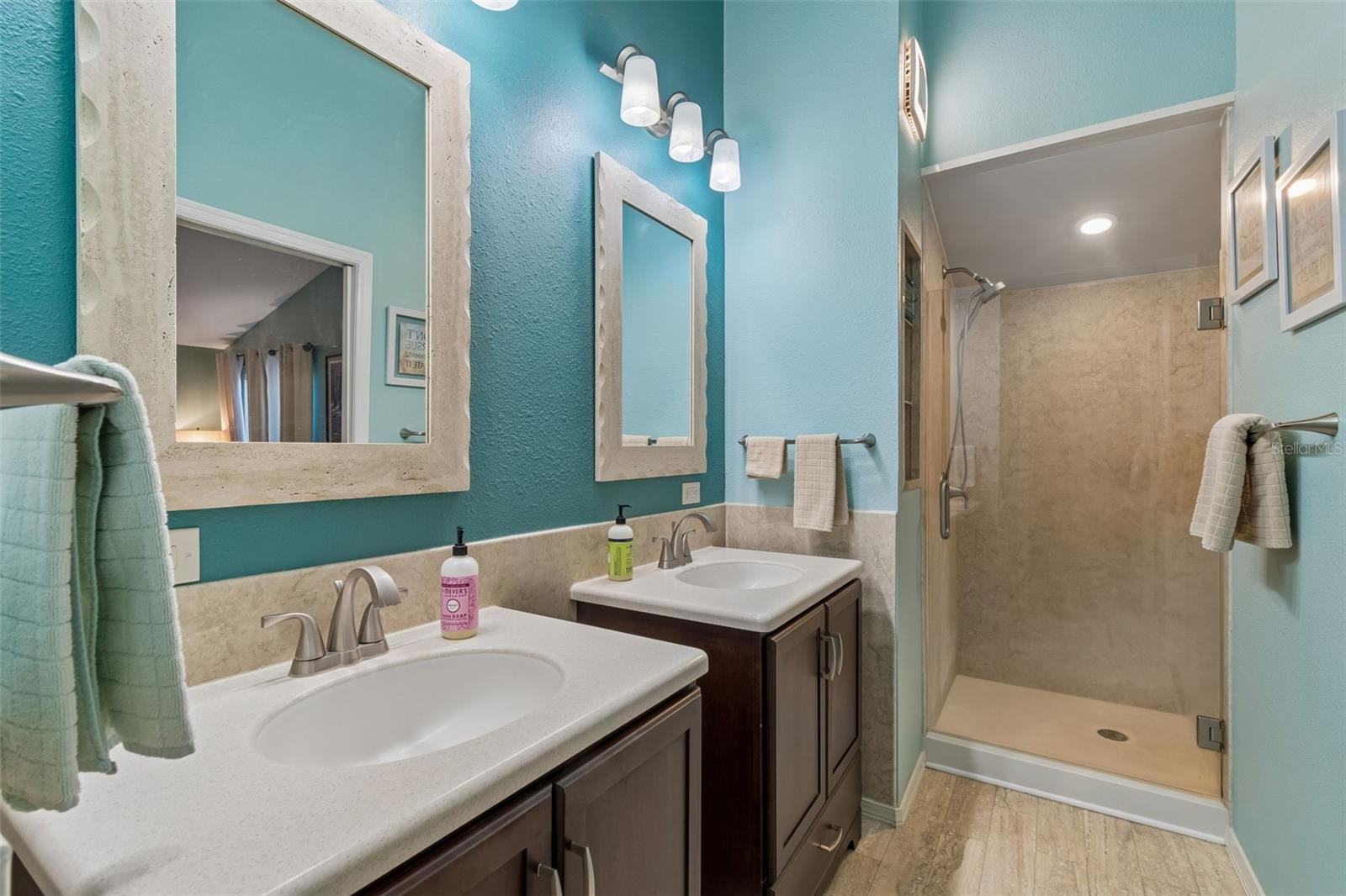 Listing photo id 22 for 5024 Umber Way S