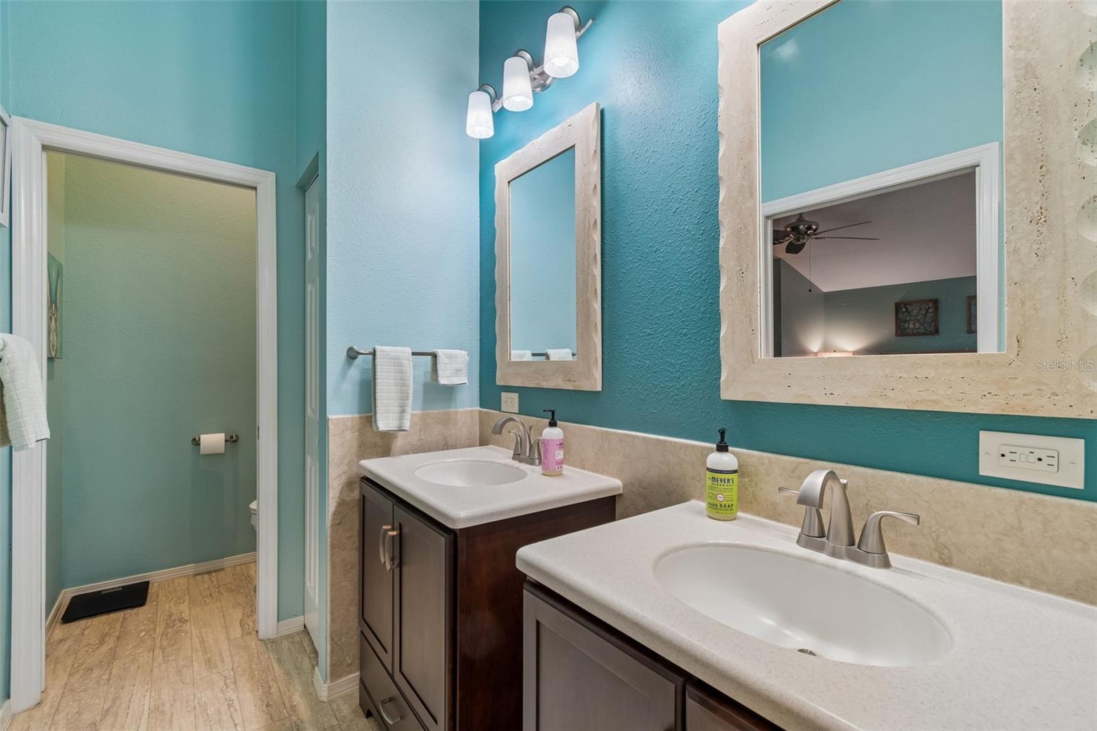 Listing photo id 23 for 5024 Umber Way S