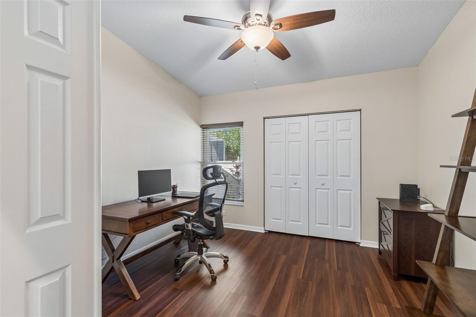 Listing photo id 26 for 5024 Umber Way S