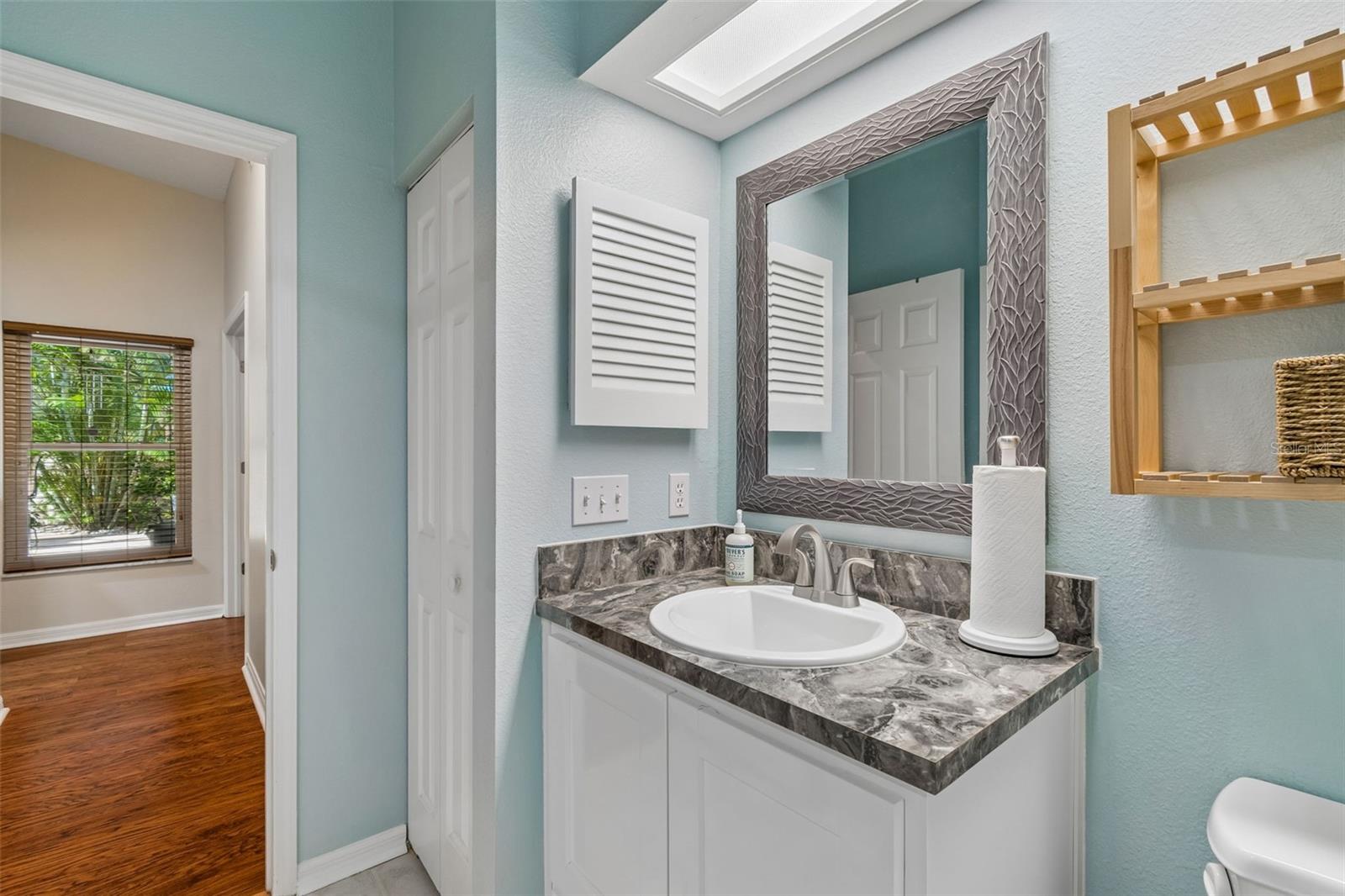 Listing photo id 29 for 5024 Umber Way S