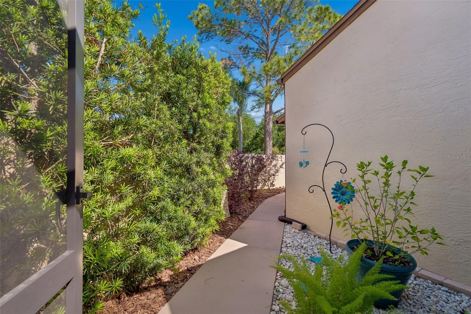 Listing photo id 31 for 5024 Umber Way S