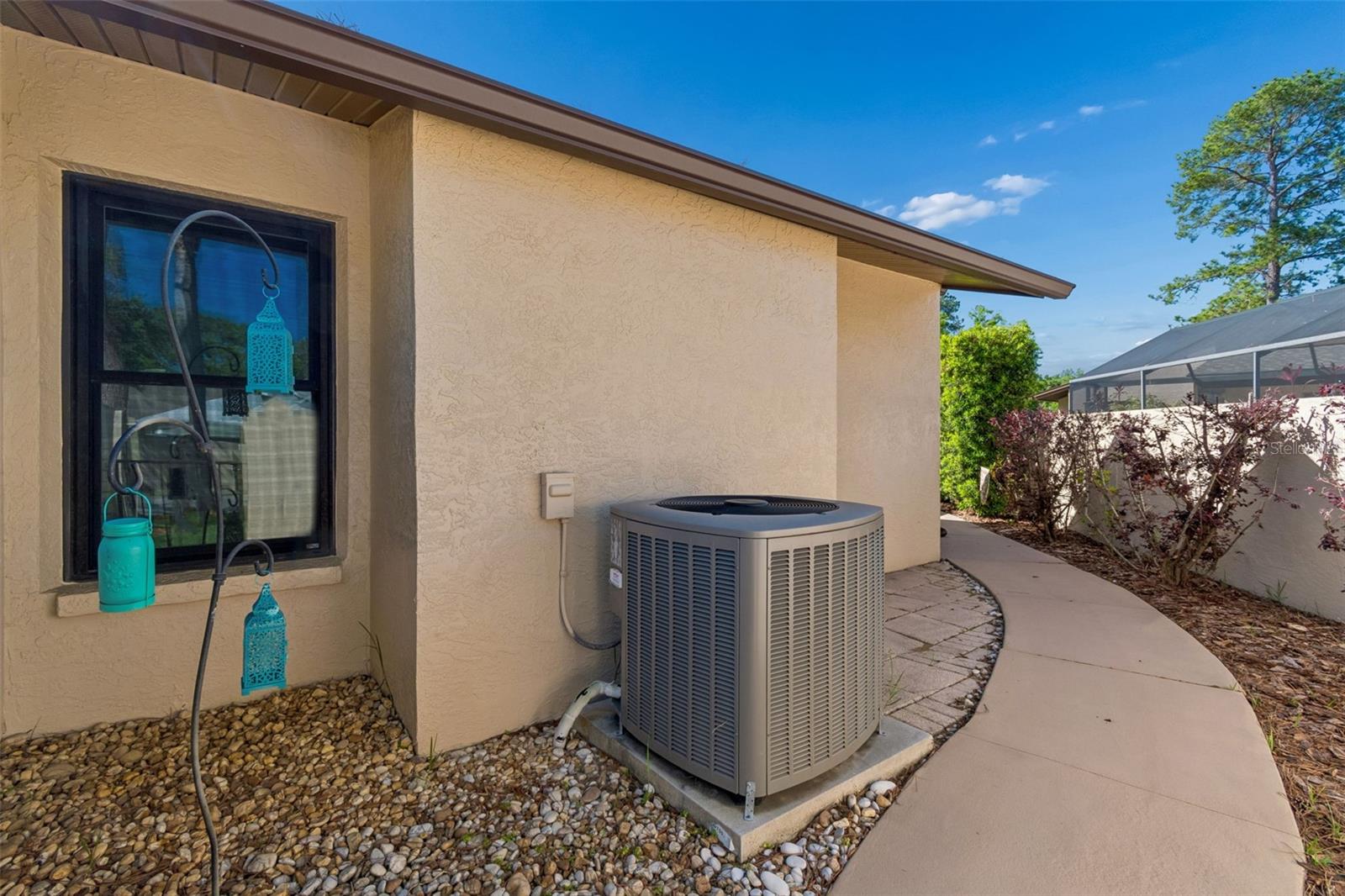 Listing photo id 32 for 5024 Umber Way S