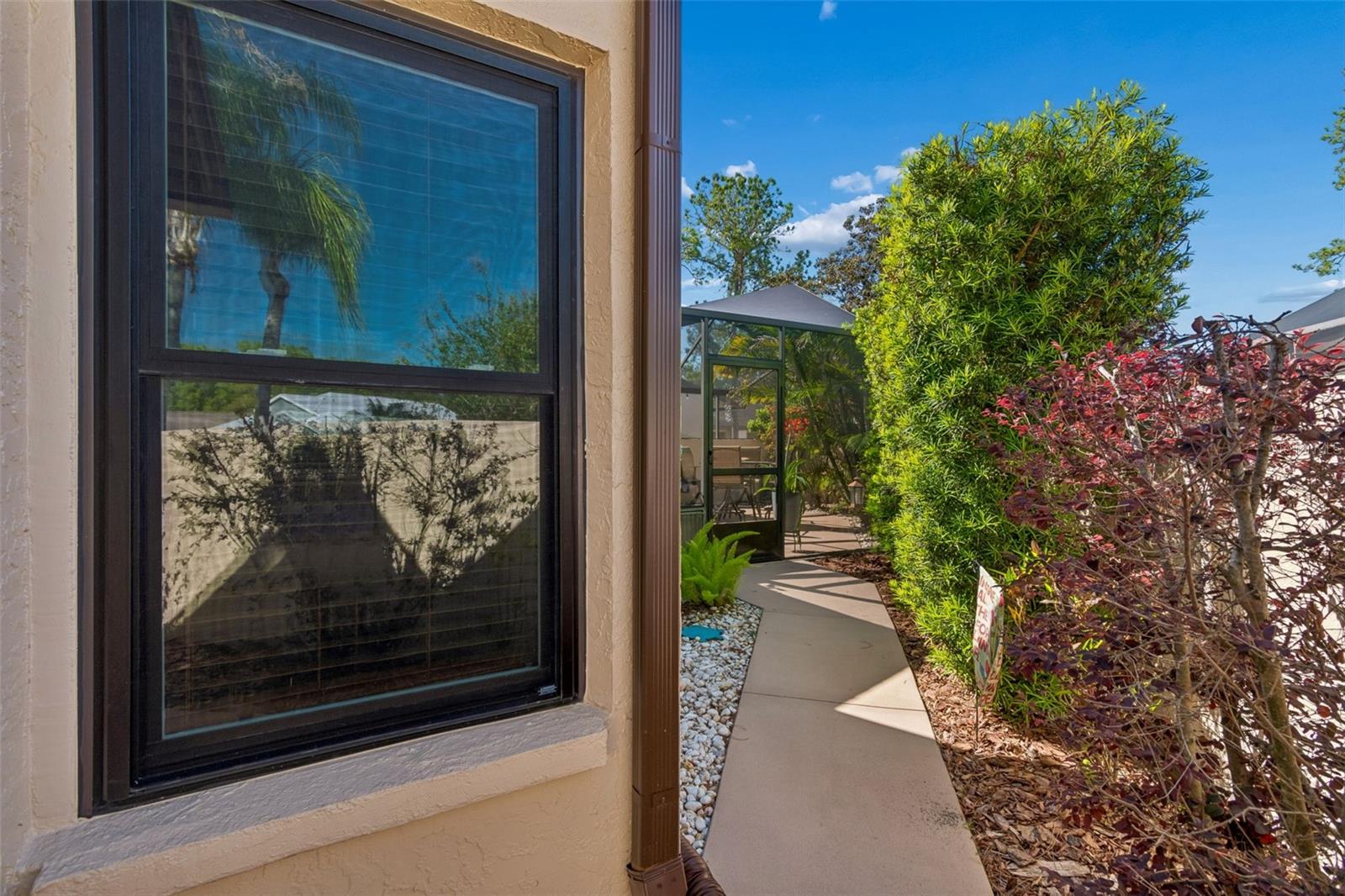 Listing photo id 33 for 5024 Umber Way S