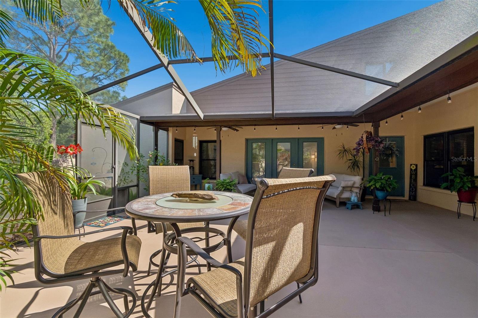 Listing photo id 4 for 5024 Umber Way S