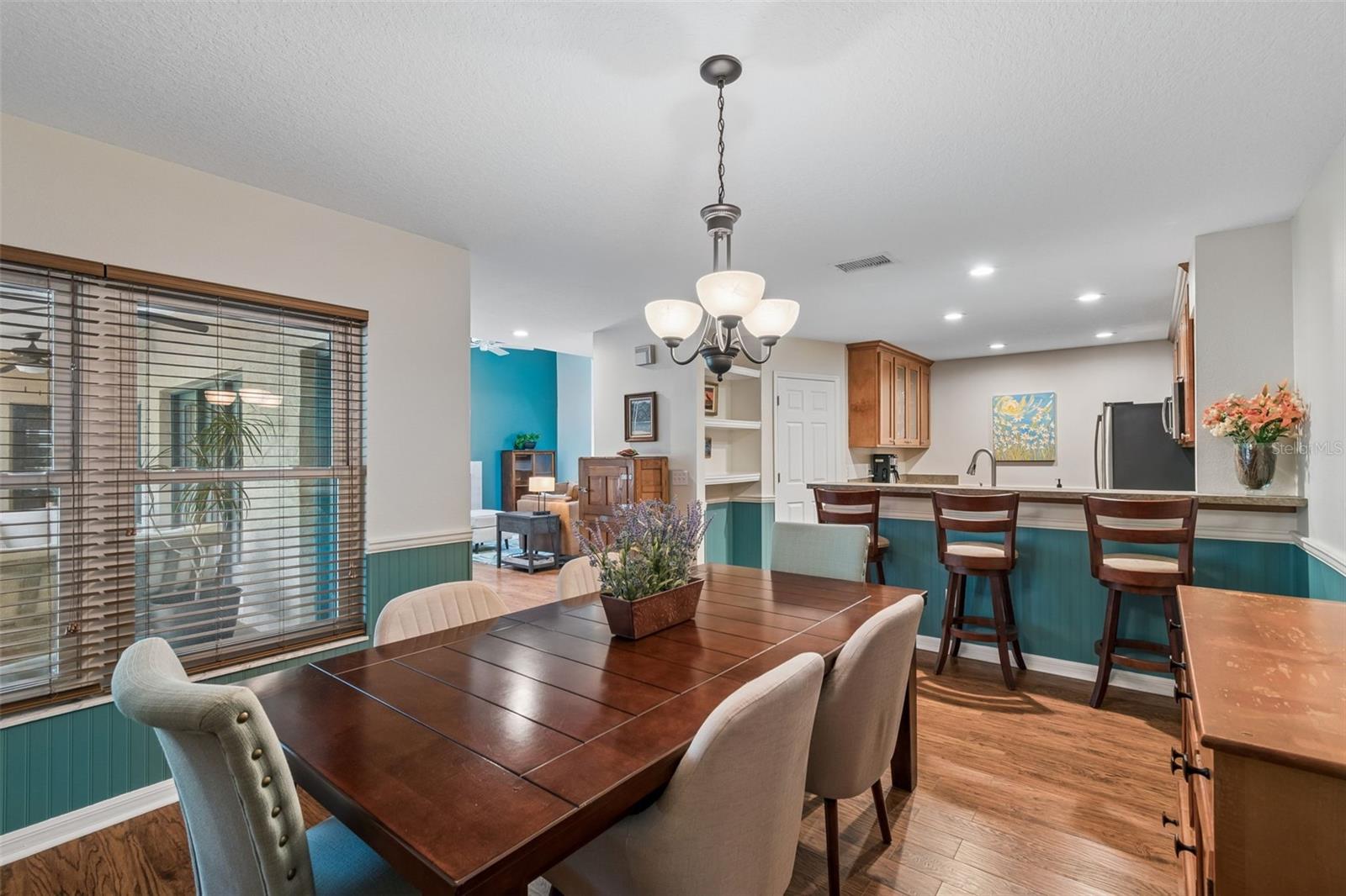 Listing photo id 6 for 5024 Umber Way S