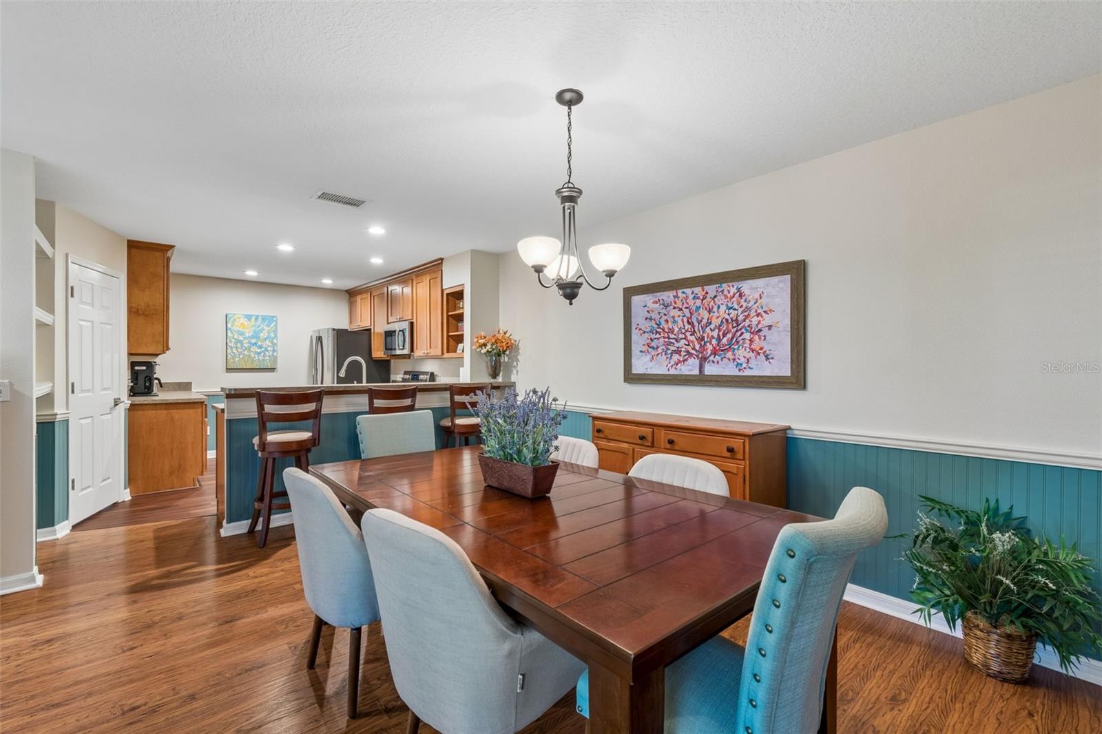 Listing photo id 7 for 5024 Umber Way S