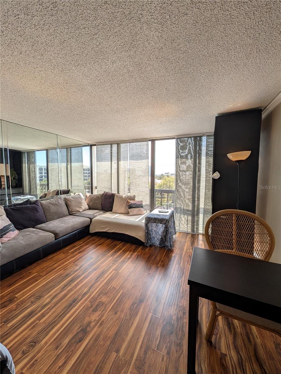 Image 12 of 83 For 255 Dolphin Point 505