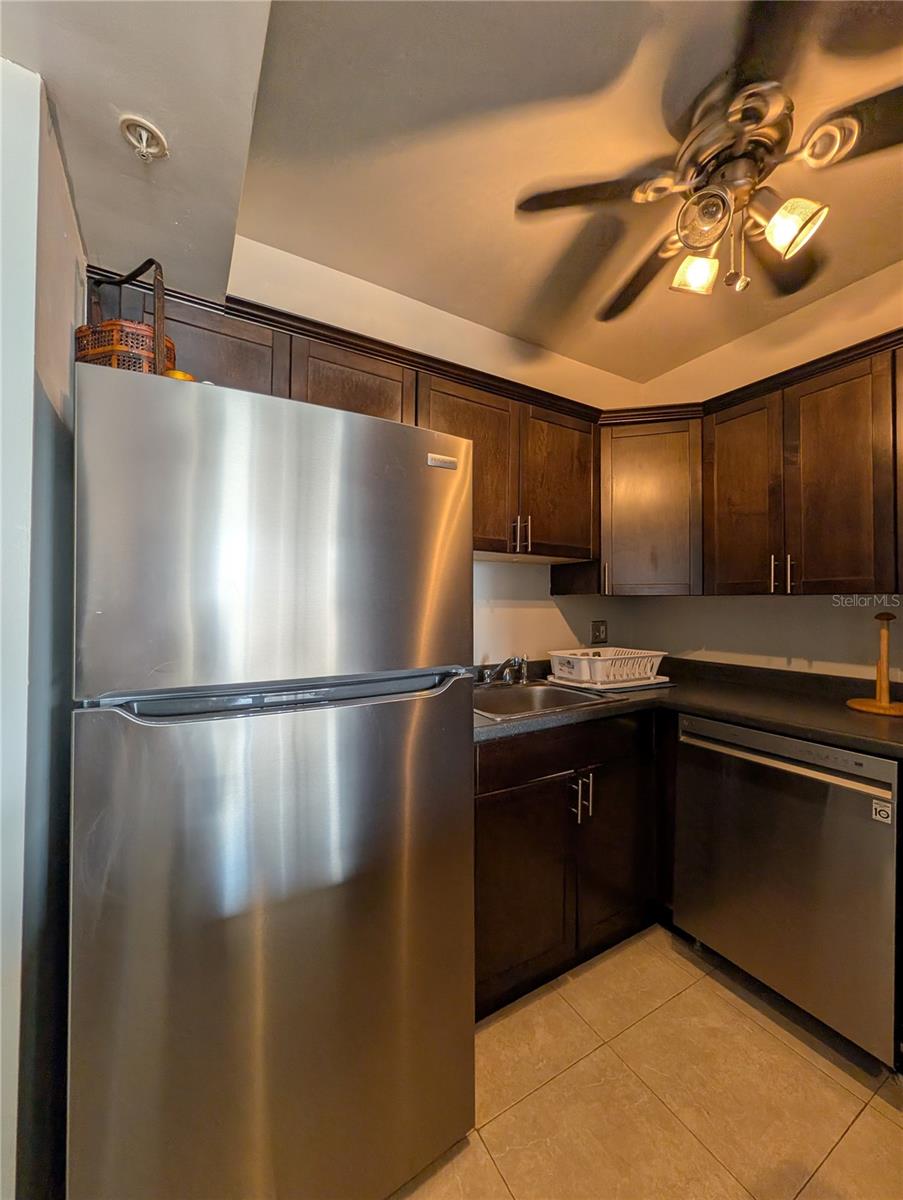 Image 20 of 83 For 255 Dolphin Point 505