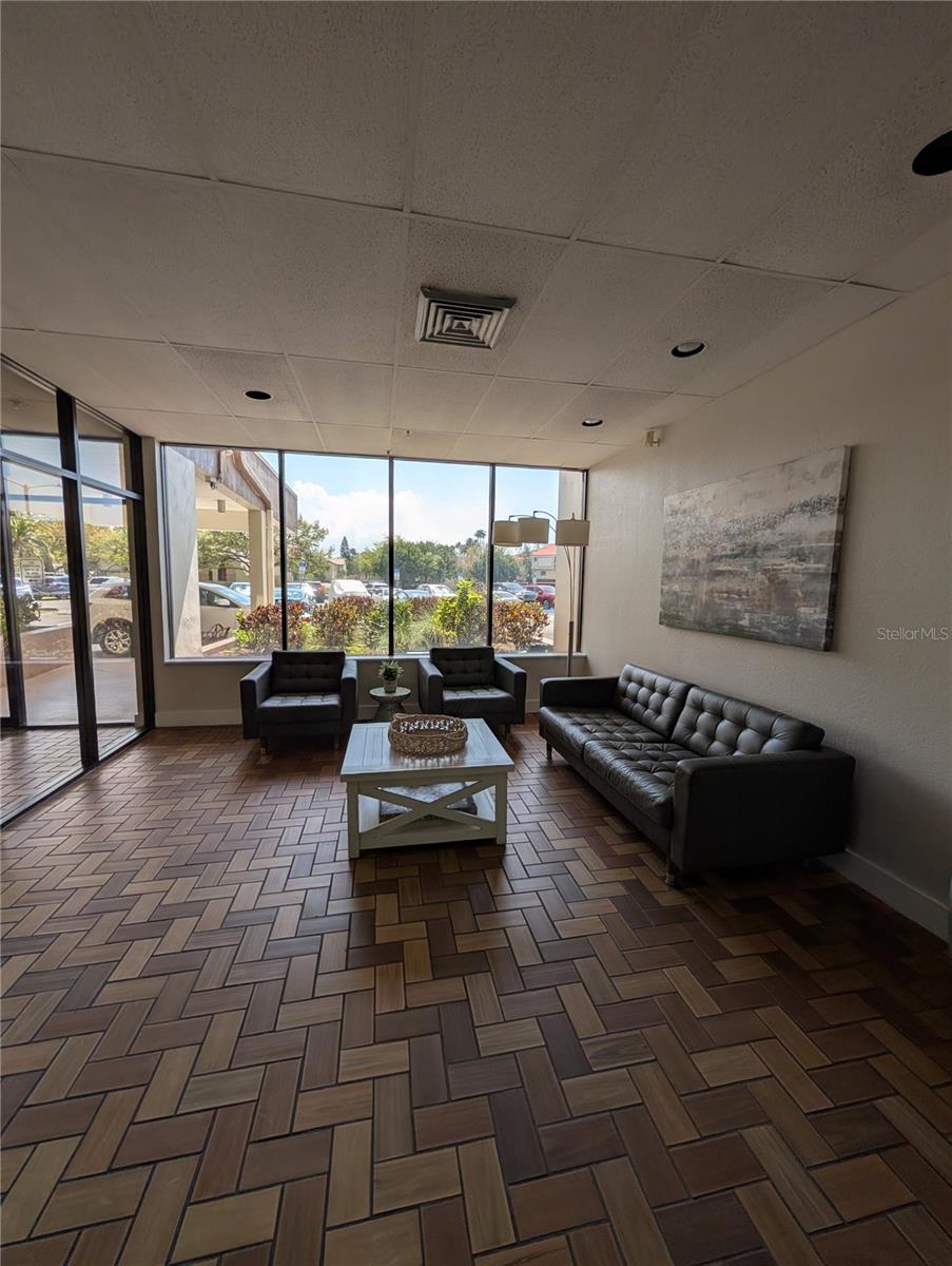 Image 36 of 83 For 255 Dolphin Point 505