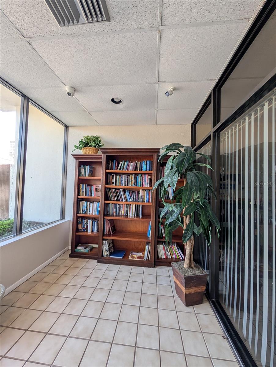 Image 41 of 83 For 255 Dolphin Point 505