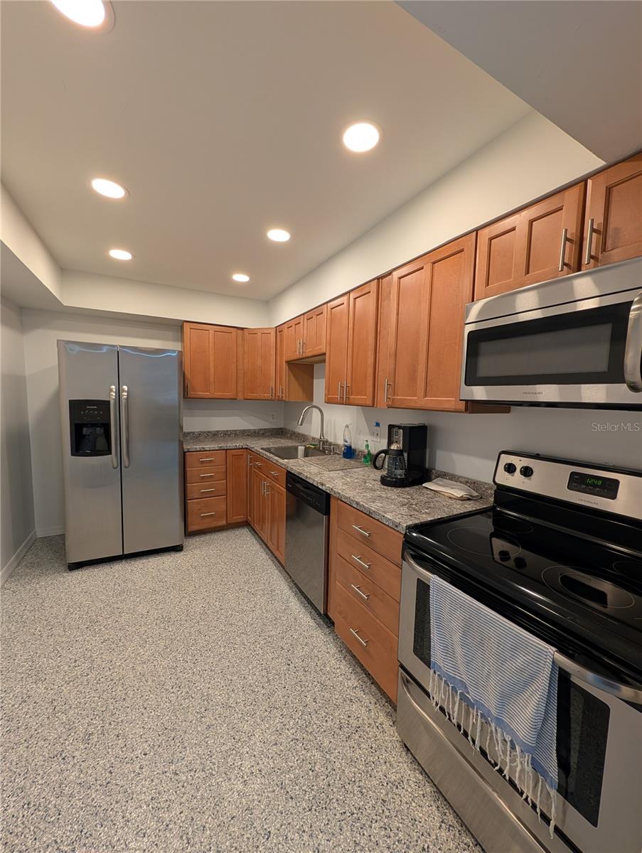 Image 48 of 83 For 255 Dolphin Point 505