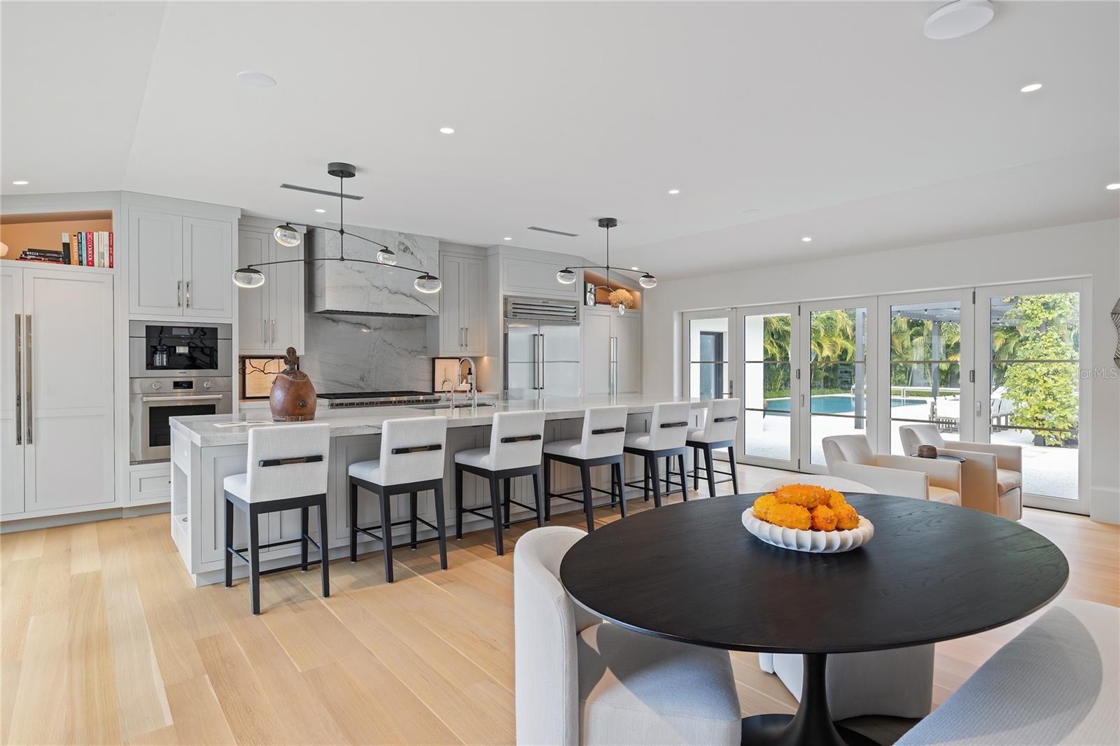 Listing photo id 16 for 416 Brightwaters Boulevard Ne