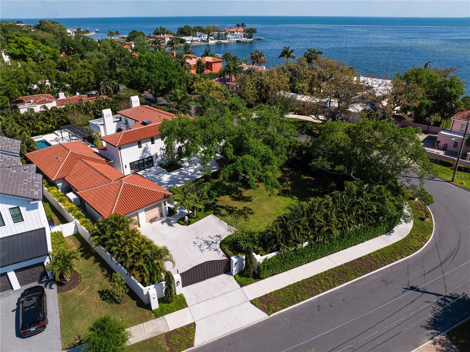 Listing photo id 0 for 416 Brightwaters Boulevard Ne