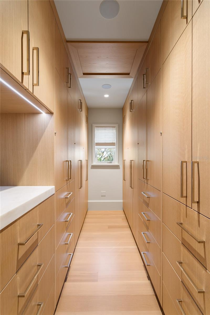 Listing photo id 28 for 416 Brightwaters Boulevard Ne