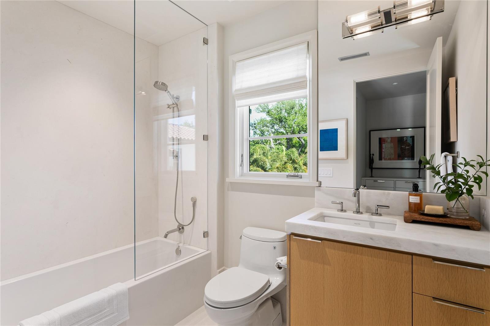 Listing photo id 32 for 416 Brightwaters Boulevard Ne