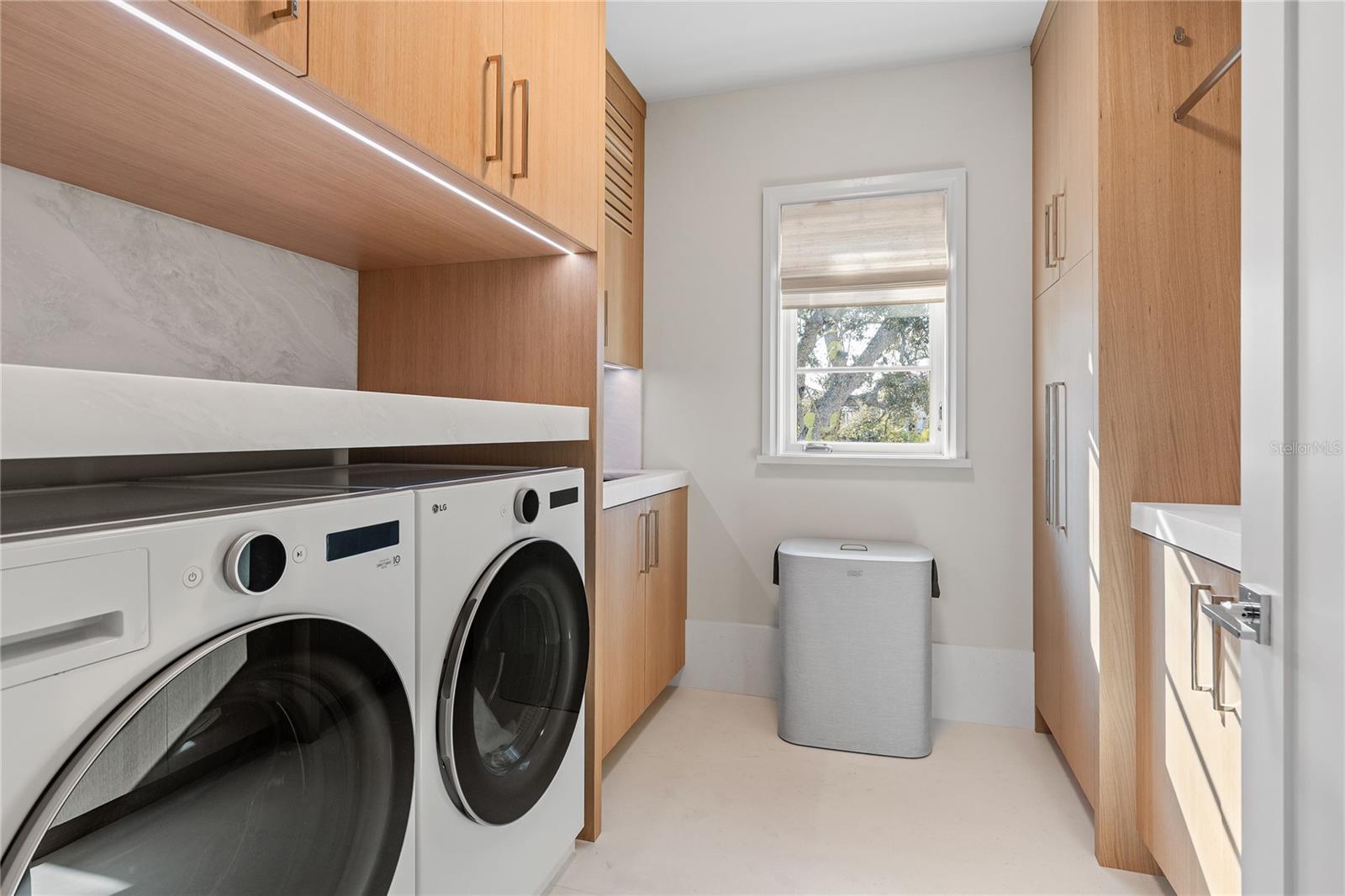 Listing photo id 33 for 416 Brightwaters Boulevard Ne