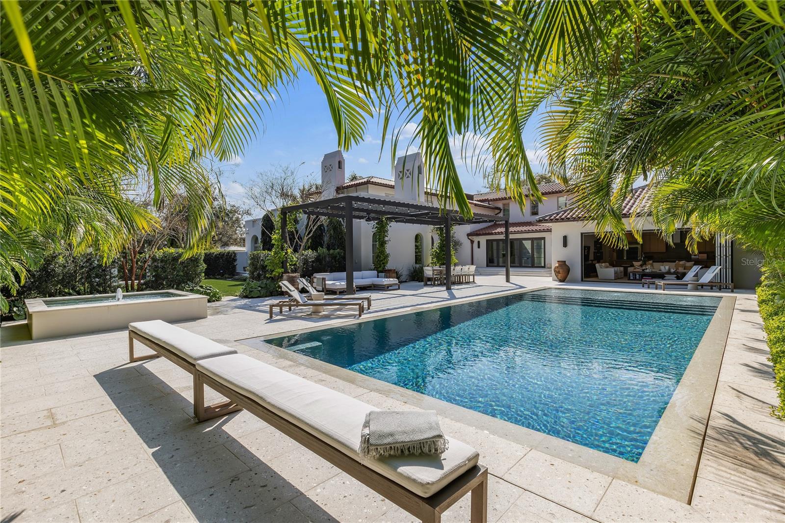 Listing photo id 35 for 416 Brightwaters Boulevard Ne