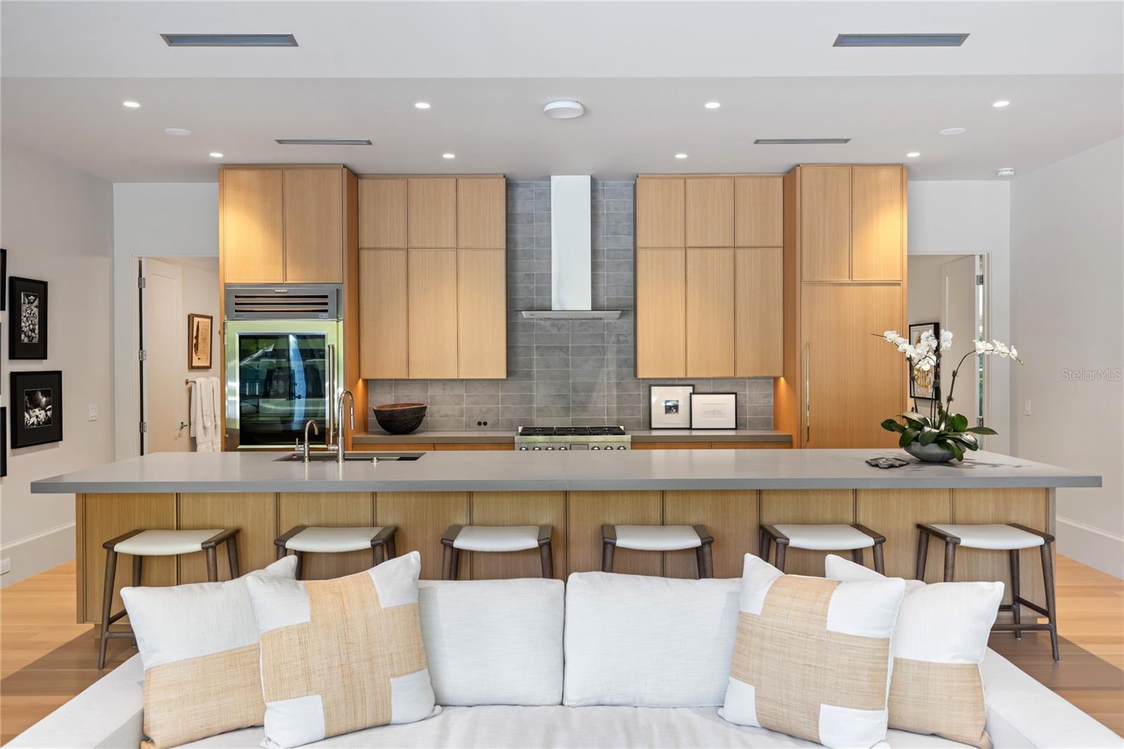 Listing photo id 40 for 416 Brightwaters Boulevard Ne