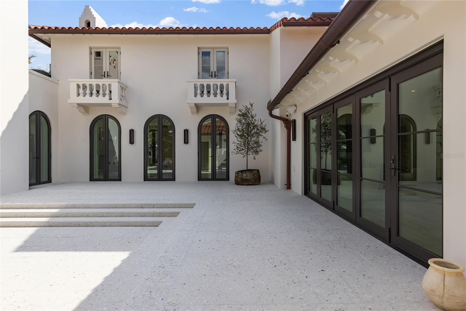 Listing photo id 44 for 416 Brightwaters Boulevard Ne