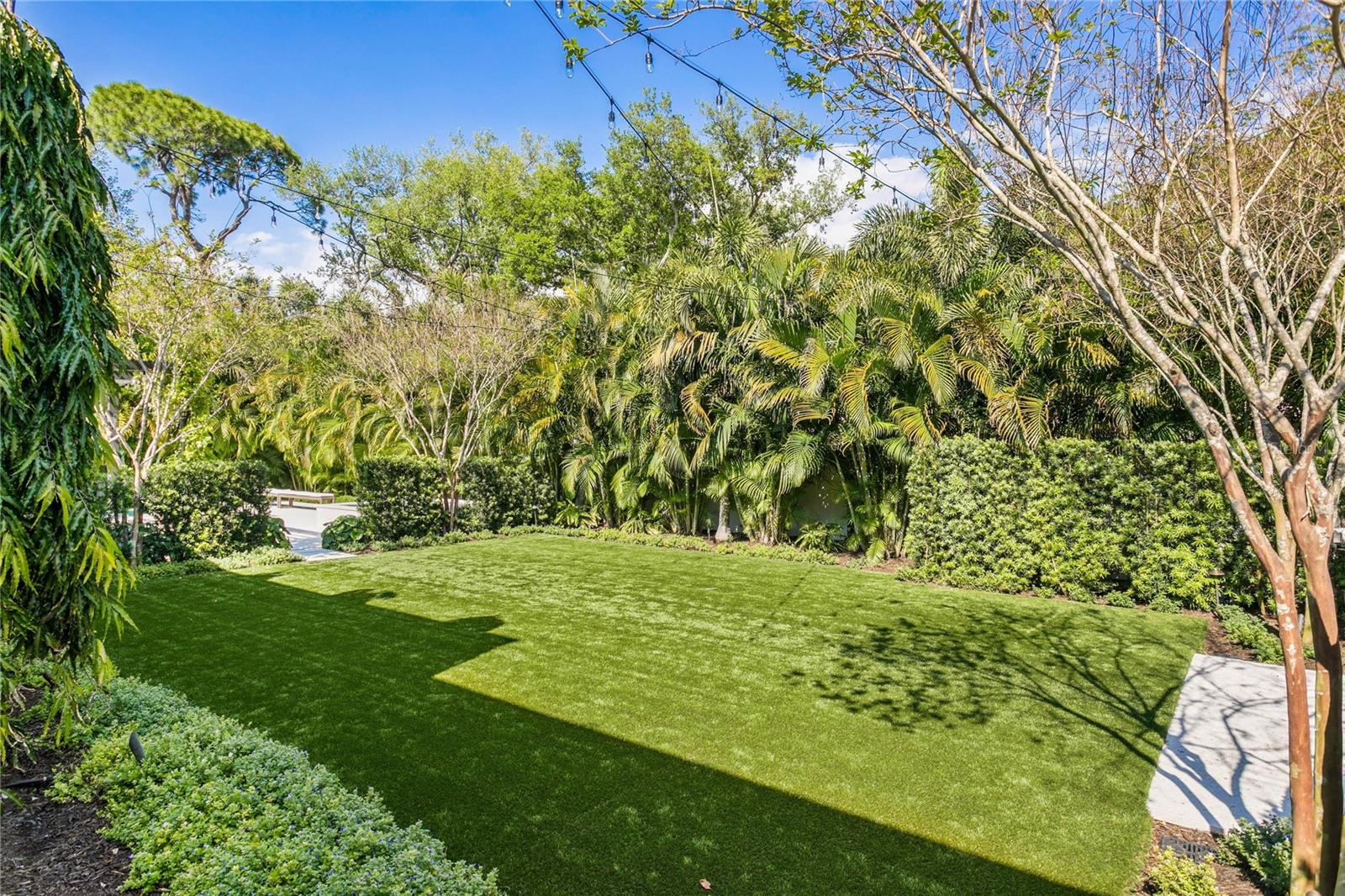 Listing photo id 52 for 416 Brightwaters Boulevard Ne