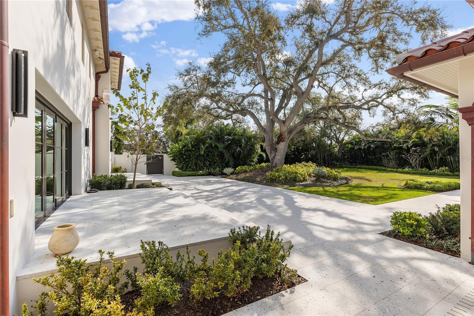 Listing photo id 53 for 416 Brightwaters Boulevard Ne