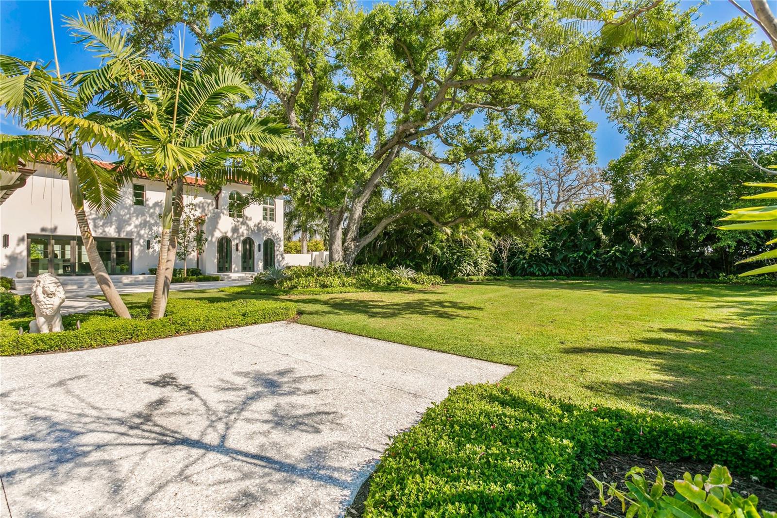 Listing photo id 54 for 416 Brightwaters Boulevard Ne