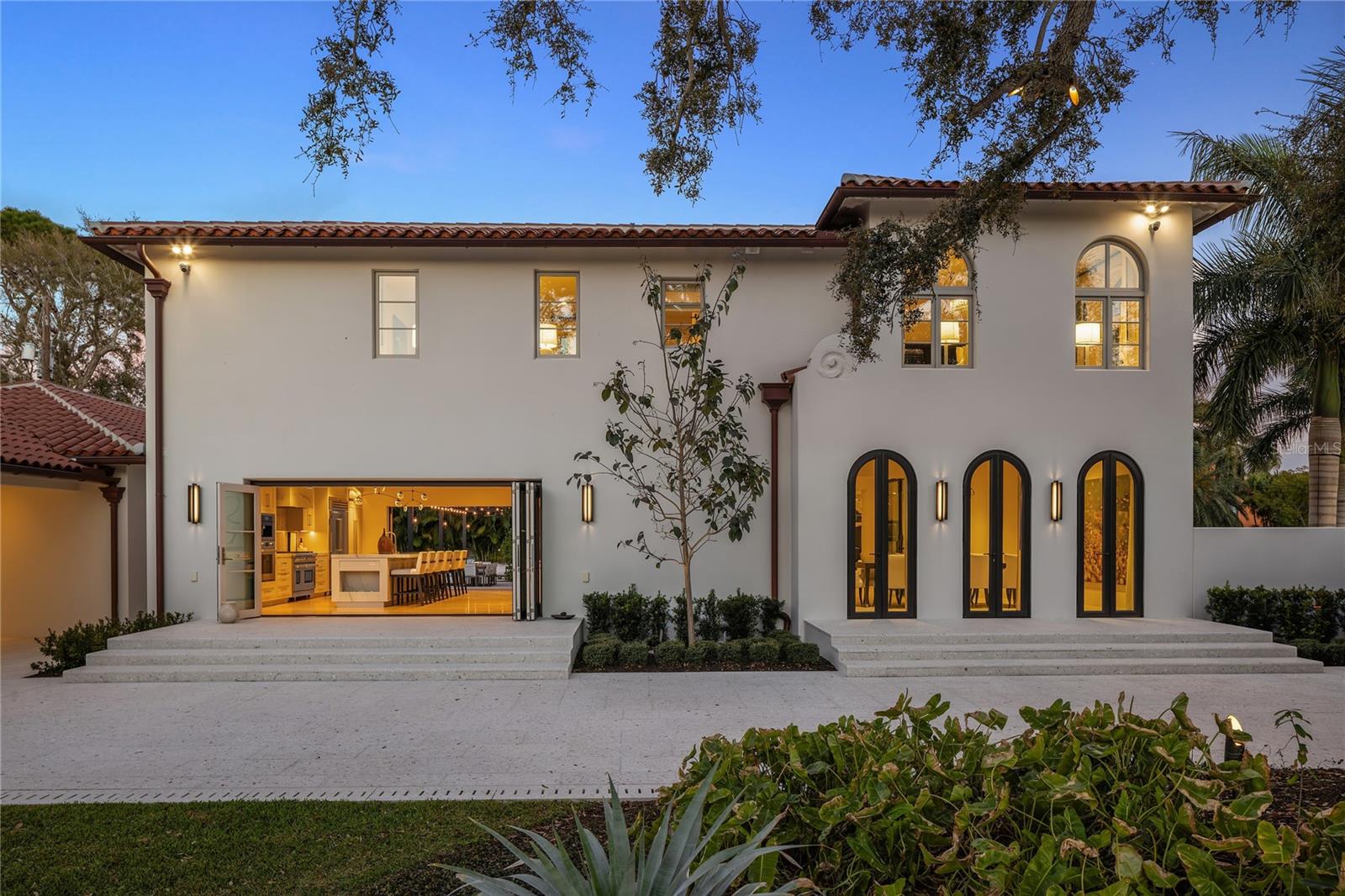 Listing photo id 57 for 416 Brightwaters Boulevard Ne