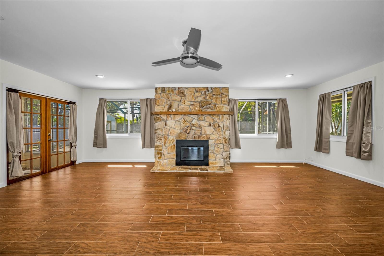 Image 13 of 28 For 11490 84th Avenue