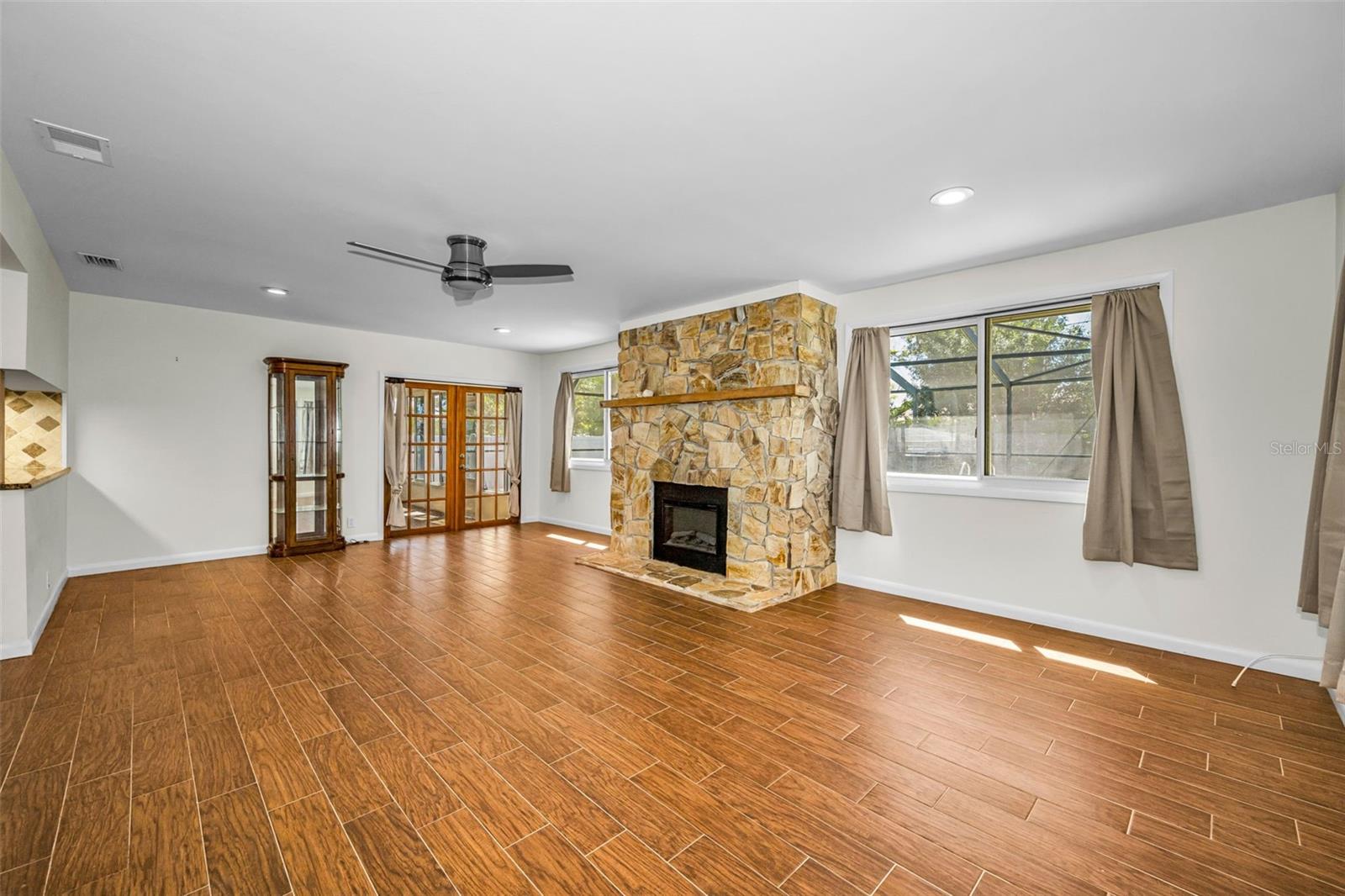 Image 15 of 28 For 11490 84th Avenue