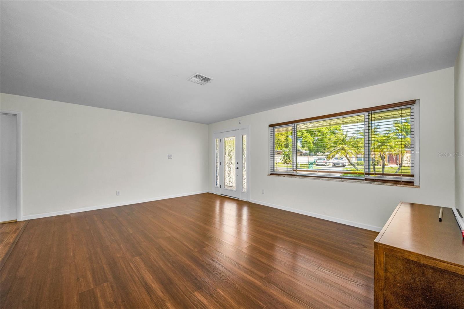 Image 7 of 28 For 11490 84th Avenue