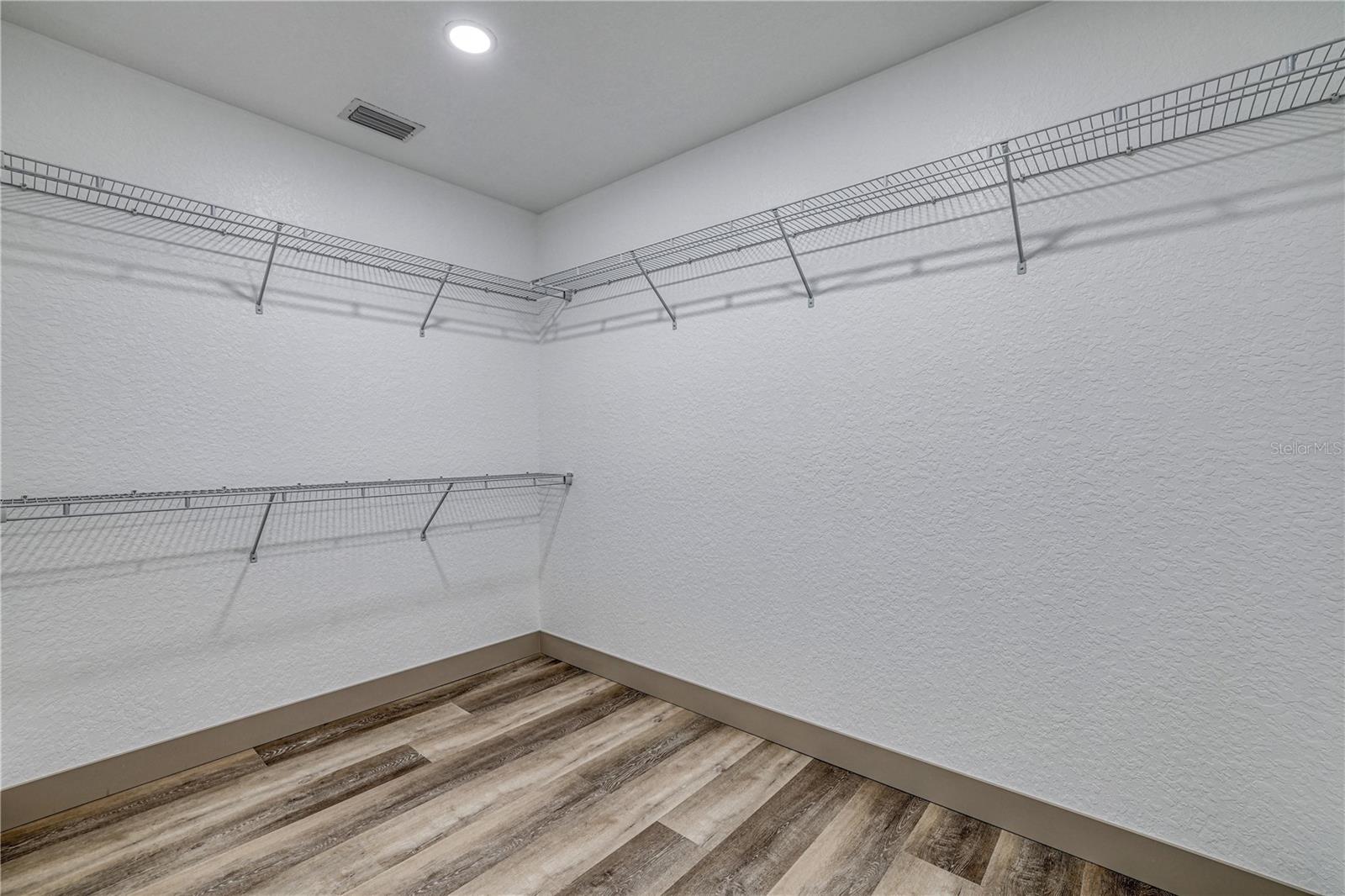 Image 17 of 40 For 5056 Oak Leaf Lane